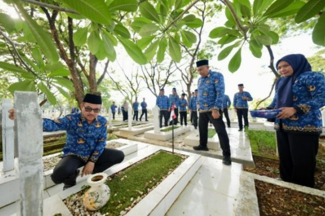 Ribuan ASN Pemprov Sulsel Ziarah ke Taman Makam Pahlawan