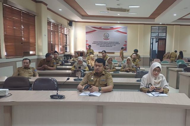 Pimpinan dan Staf Bappelitbangda Prov. Sulsel Hadiri Apel Senin Virtual Bersama Pj Gubernur Sulsel