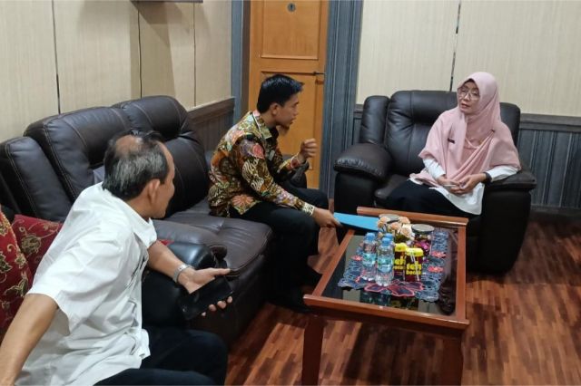 Kepala Bidang Litbang Bappelitbangda Prov. Sulawesi Selatan Menerima Kunjungan Pusat Strategi Politik, Hukum dan Pemerintahan Dalam Negeri BSKDN Kemendagri Terkait Pelaksanaan IKKD