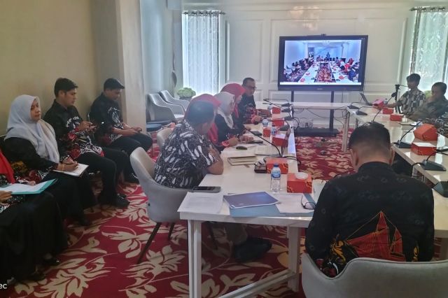 Perencana Ahli Madya dan Arsiparis Ahli Madya Bappelitbangda Prov. Sulsel Menghadiri Rapat Terkait Kerjasama Penghijauan Kota dan Cafe