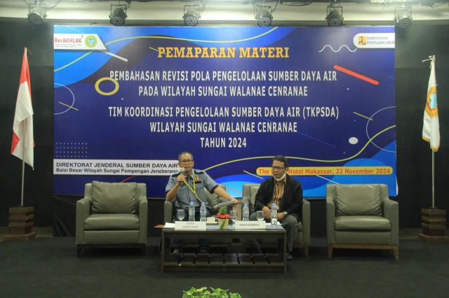 Kepala Bidang Infrastruktur dan Kewilayahan Membuka Sekaligus Mengikuti Sidang Pleno Pembahasan Evaluasi Pola Pengelolaan Sumber Daya Air WS Walanae Cenranae TKPSDA Wilayah Sungai Walanae Cenranae