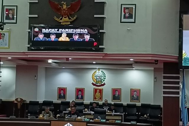 Kepala Bidang Perekonomian dan SDA dan Tim TAPD Bidang Perekonomian dan SDA Bappelitbangda Prov. Sulsel Menghadiri Rapat di DPRD Prov. Sulsel