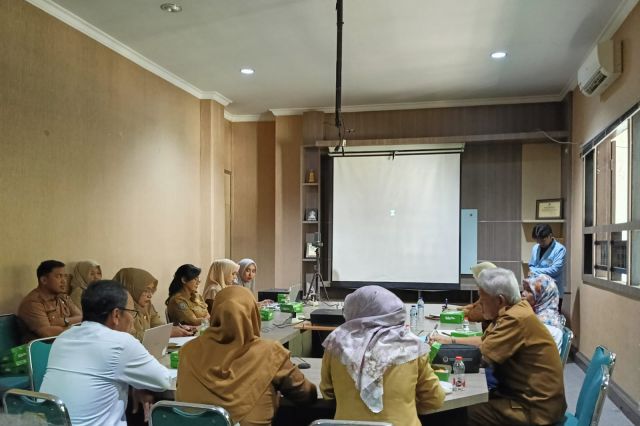 Pejabat Sturktural dan Fungsional Bappelitbangda Prov. Sulsel Mengikuti Rapat Penyusunan Laporan Fasilitasi Peningkatan Daya Saing Wilayah Berbasis Kawasan dan Strategis Nasional