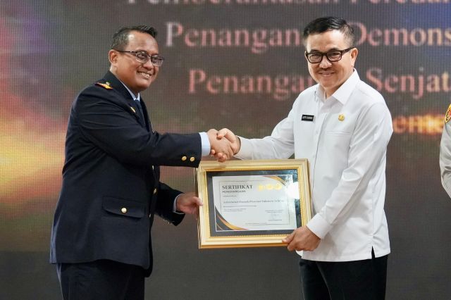 Hari Pabean Internasional, Jufri Rahman Terima Penghargaan dari DJBC Sulbagsel