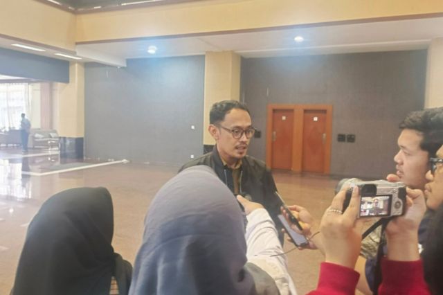 Dinas BMBK Sulsel Sigap Tangani Jalan Amblas dan Bersihkan Material Longsor Akibat Cuaca Ekstrem