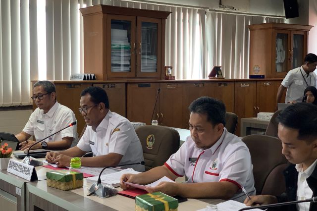 Kepala Bappelitbangda Prov. Sulsel Menghadiri Rapat Kerja Bersama Komisi D DPRD Prov. Sulsel