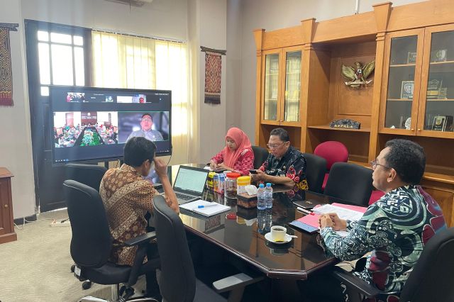 Kepala Bappelitbangda Prov. Sulsel Mengikuti Rapat Koordinasi Pembahasan Strategi Penanganan Penyakit Mulut dan Kuku (PMK) di Sulawesi Selatan