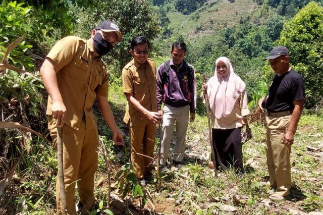 Kabid Perekonomian dan SDA Melakukan Kegiatan Monitoring dan Evaluasi Triwulan III di Kota Palopo dan Kabupaten Luwu