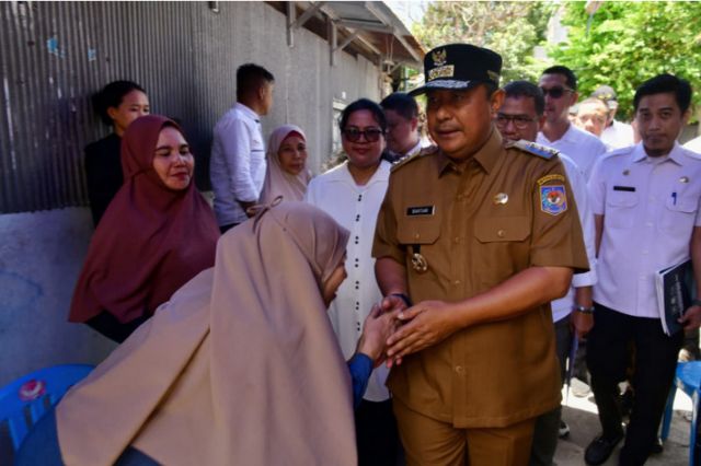 Turut Berbelasungkawa, Pj Gubernur Sulsel Silaturahmi ke Keluarga Petugas KPPS yang Meninggal Dunia