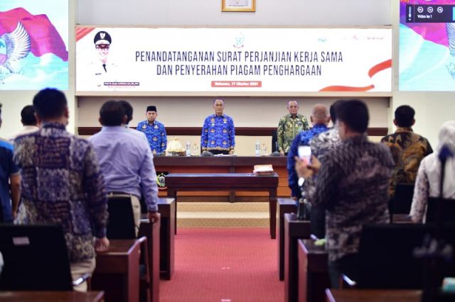 Saksikan Penandatangan MoU Perguruan Tinggi dan Dunia Usaha, Pj Gubernur Prof Zudan Harap Segera Diimplementasikan