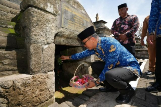 HUT Korpri, Pj Gubernur Sulsel Prof Zudan Ziarahi Makam Ulama, Raja dan Sultan Hasanuddin