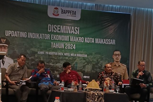 Fungsional Perencana Madya dan Analis Perencanaan Bidang Perekonomian dan SDA Mengikuti Kegiatan Diseminasi Updating Indikator Ekonomi Makro Kota Makassar Tahun 2024