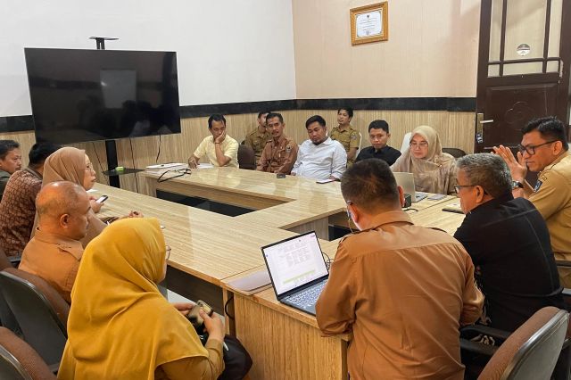 Kepala Bidang Perencanaan, Pengendalian dan Evaluasi Pembangunan Daerah Bappelitbangda Prov. Sulsel Bersama Fungsional Perencana Menerima Kunjungan Kerja Pansus V DPRD Kabupaten Enrekang