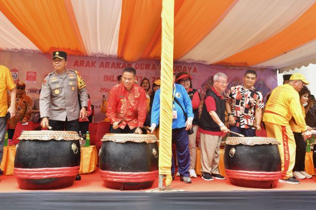 Hadiri Arak-arakan 18 Dewa, Pj Gubernur Prof Fadjry Djufry Dukung Pelestarian Budaya Tionghoa