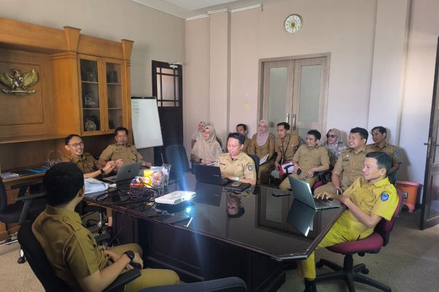 Plt. Kepala Bappelitbangda Provinsi Sulawesi Selatan Pimpin Rapat Internal: Bahas Strategi Pembangunan Daerah dan Inovasi Daerah