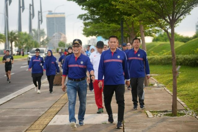 Rajut Silaturahmi dan Kolaborasi, ASN Jalan Sehat Bersama Pj Gubernur Sulsel dan Kepala BKN RI