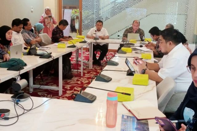 Sekretaris dan Kabid Ekonomi dan SDA Bappelitbangda Prov. Sulsel Ikuti Rakor Penyesuaian Rencana Induk Geopark Maros – Pangkep