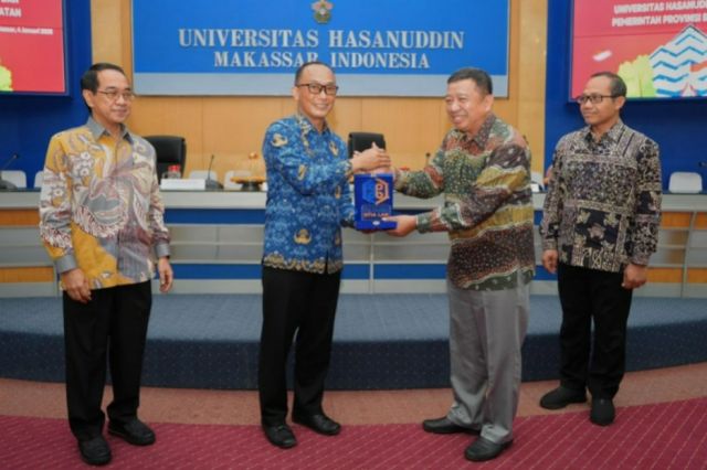 Siapkan Beasiswa S1, S2, dan S3, Rektor Unhas: Prof Zudan Sangat Visioner dan Peduli Masa Depan SDM Sulsel