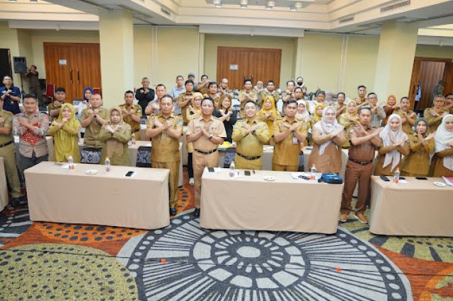 Rapat Konsolidasi Penyusunan Rencana Aksi Daerah Perkebunan Kelapa Sawit Berkelanjutan (RAD-PKSB) Di Buka Plh. Sekda Provinsi Sulawesi Selatan