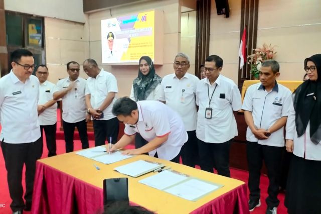 Sekretaris Bappelitbangda Provinsi Sulsel bersama Arsiparis Mengikuti Acara Pemusnahan Arsip Serentak Sulsel 2024