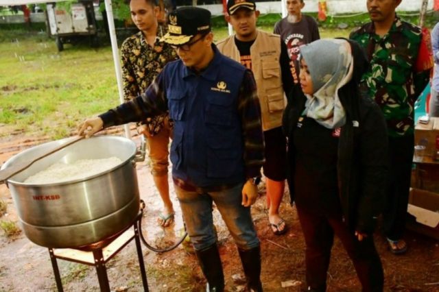 Prof Zudan Tinjau Lokasi Pengungsian Akibat Banjir, Dapur Umum Siap Layani Kebutuhan Makanan Pengungsi