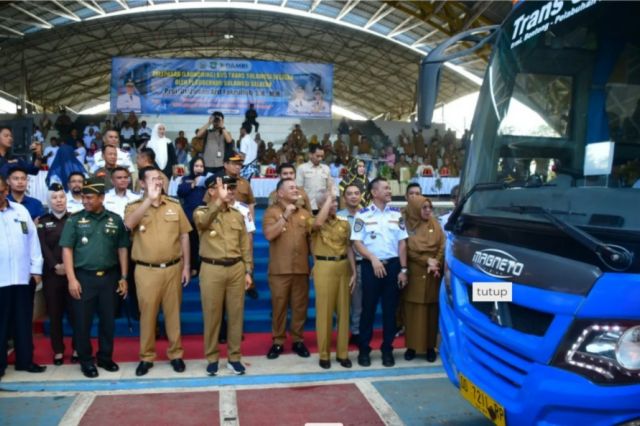 Bus Trans Sulsel Ringankan Beban Masyarakat, Warga: Terima Kasih Pj Gubernur Prof Zudan