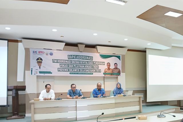Kepala Bidang Pemerintahan dan Pembangunan Manusia Bappelitbangda Prov. Sulsel Narasumber Rapat Koordinasi Penguatan Fungsi dan Peran TKDV