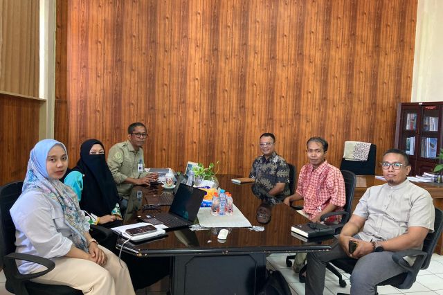 USAID IUWASH Pasar Paparkan Capaian Program Di Hadapan Ishak Amin Rusli, ST., MT beserta Fungsional Perencana Bidang Infrastruktur dan Kewilayahan Bappelitbangda Prov. Sulsel