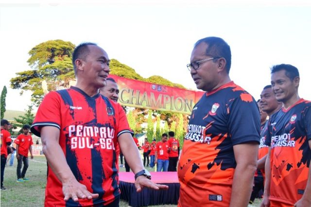 Tim Pemprov Sulsel Vs Tim Pemkot Makassar Eksibisi di Piala Walikota Cup