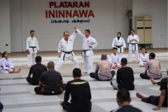 Jaga Kebugaran Fisik, Pj Gubernur Prof Zudan Latih Karate ASN dan Satpol PP