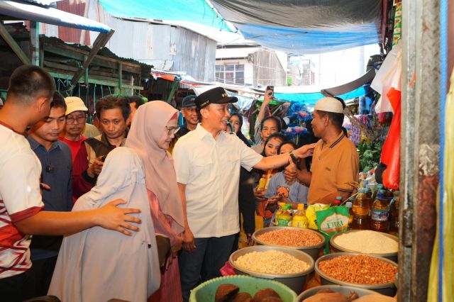 Kunjungi Pasar Pannampu Makassar, Pj Gubernur Prof Zudan Pastikan Harga Bahan Pokok Stabil dan Terkendali