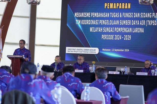 Kabid Infrastruktur dan Kewilayahan Menghadiri Pengukuhan dan Sidang Komisi Anggota TKPSDA WS. Pompengan - Larona periode Tahun 2024 - 2029